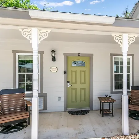 Main Street Retreat #15 - King Bed, On Main St, Shared Hot Tub & Pool Appartement
